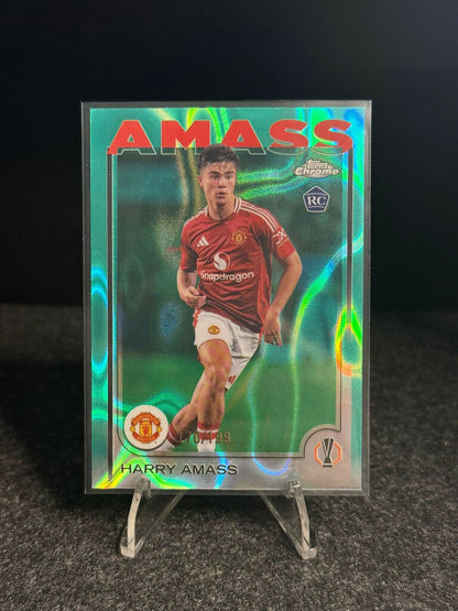 2024/25 Topps Chrome UCC Harry Amass RC Aqua #170/199 – Man United Rookie
