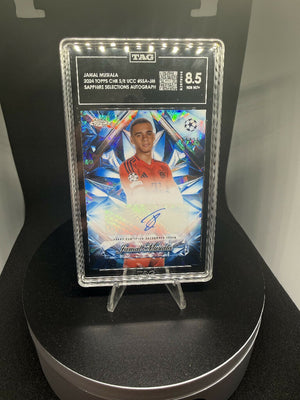 Jamal Musiala Sapphire Selections Autograph /25 – TAG 8.5