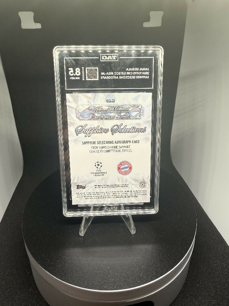 Jamal Musiala Sapphire Selections Autograph /25 – TAG 8.5