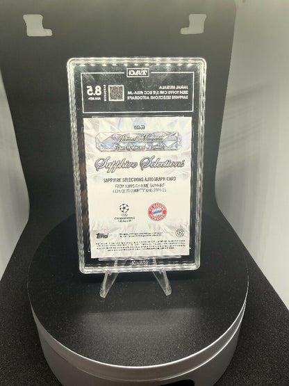Jamal Musiala Sapphire Selections Autograph /25 – TAG 8.5